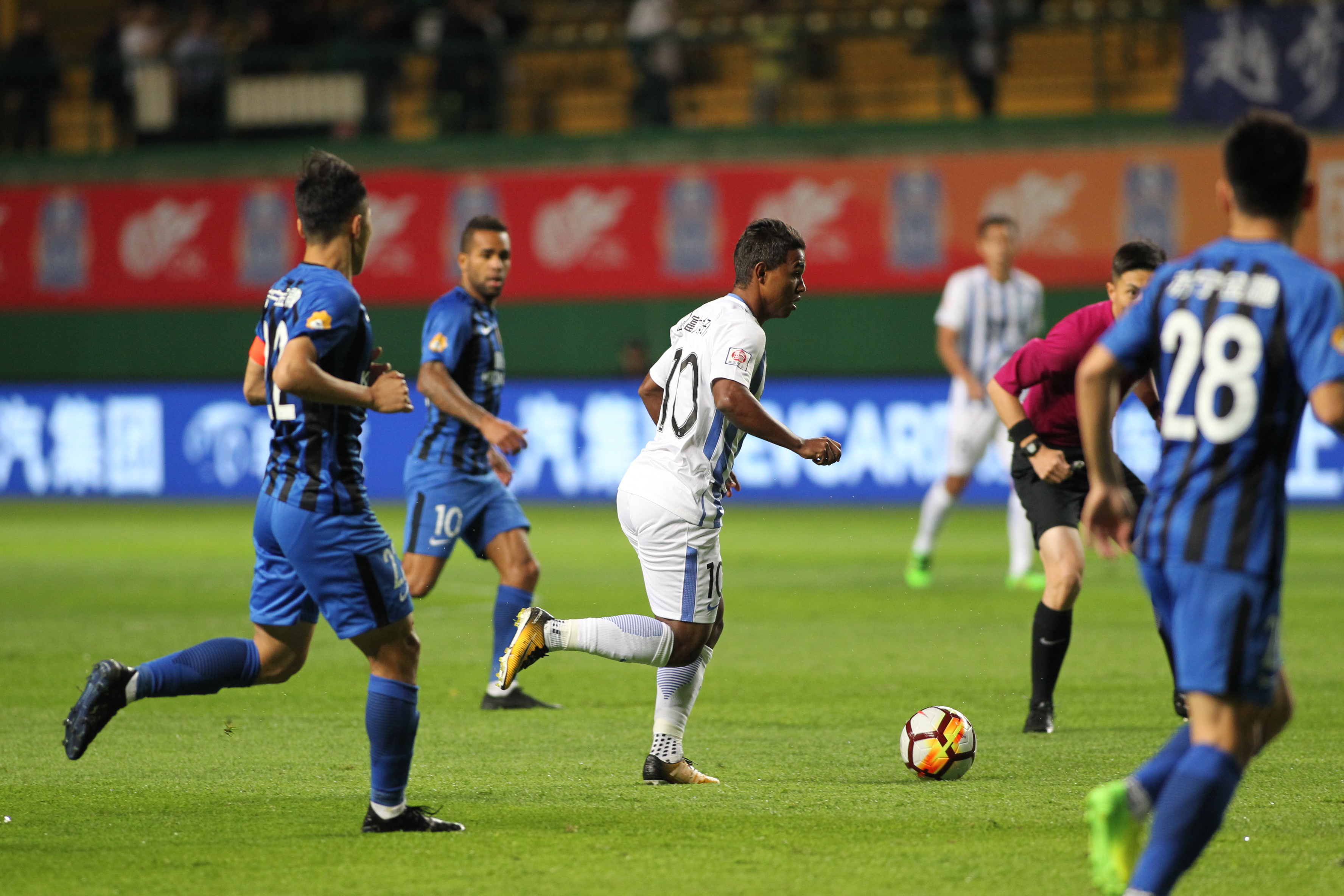 澳亚国际最新网址-江苏苏宁主场迎战广州富力，各自抢分疯狂的简单介绍